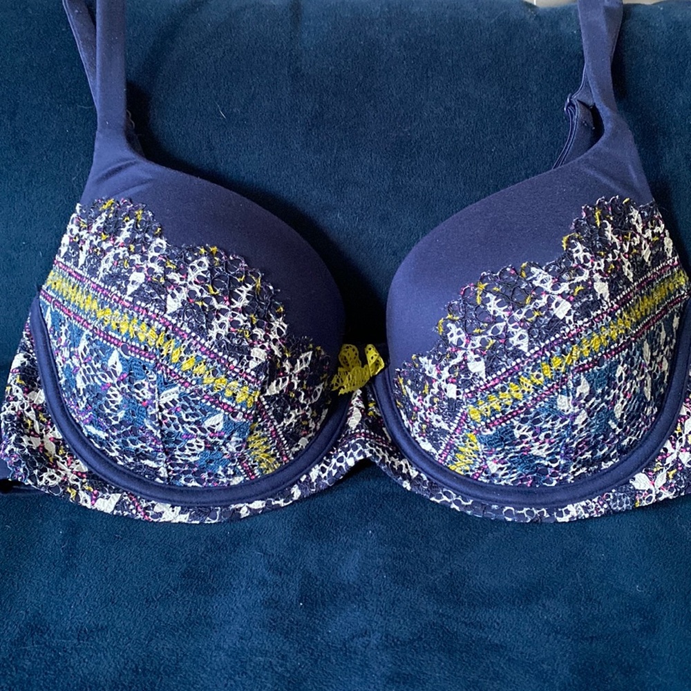 Victoria’s Secret 36C bra